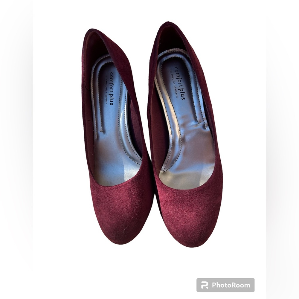 Comfort plus by Predictions. Size 8.5  . Burgundy Swede 3 inch Heels. Round Toe.